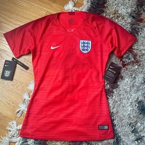 NWT NIKE DRI-FIT OFFICIALLY LICENSED ENGLAND JERSEY WOMENS XS
